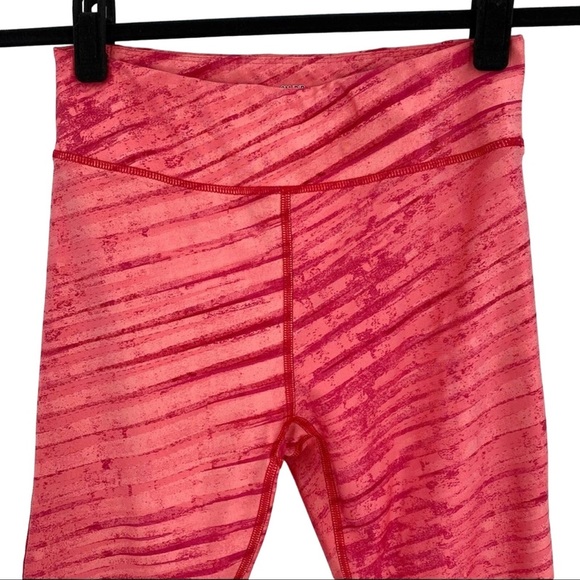 Under Armour Womens UA Heat Gear Compression Leggings Cropped Pink Size L 46 - Picture 1 of 5